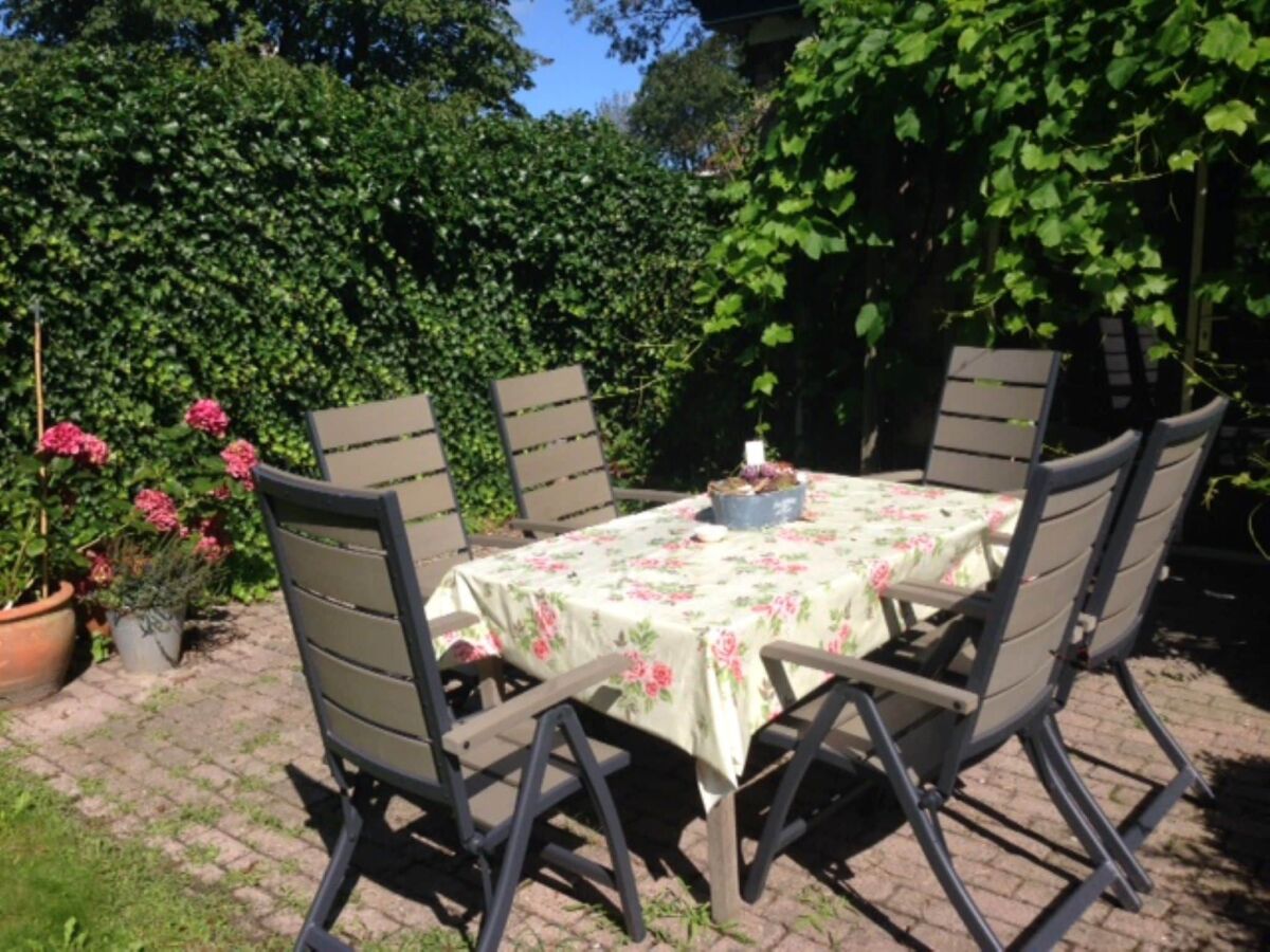 Holiday house Spacious holiday home close to the sea - Outdoor photo 2