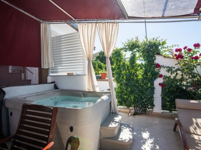 Apartment Apartment in Arbanija mit Sprudelbad - Outdoor photo 34