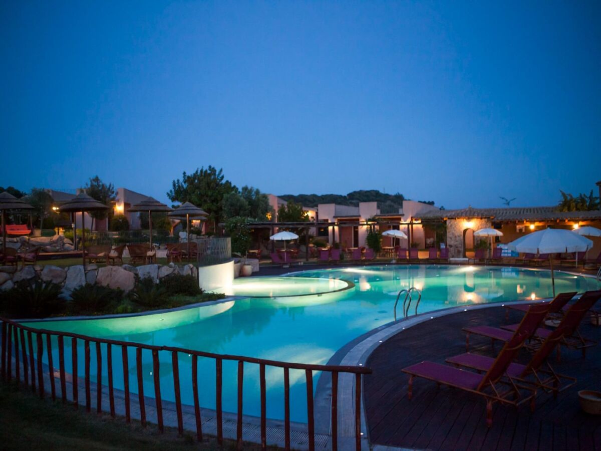 Apartment Apartment in residence with pool - Outdoor photo 3