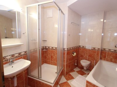 Chalet Chalet in Saalbach near Ski Lift - Features photo 11