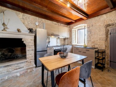 Holiday house Stone House Prapatna-Two Bedroom Holiday Home with Swimming Pool - Features photo 12