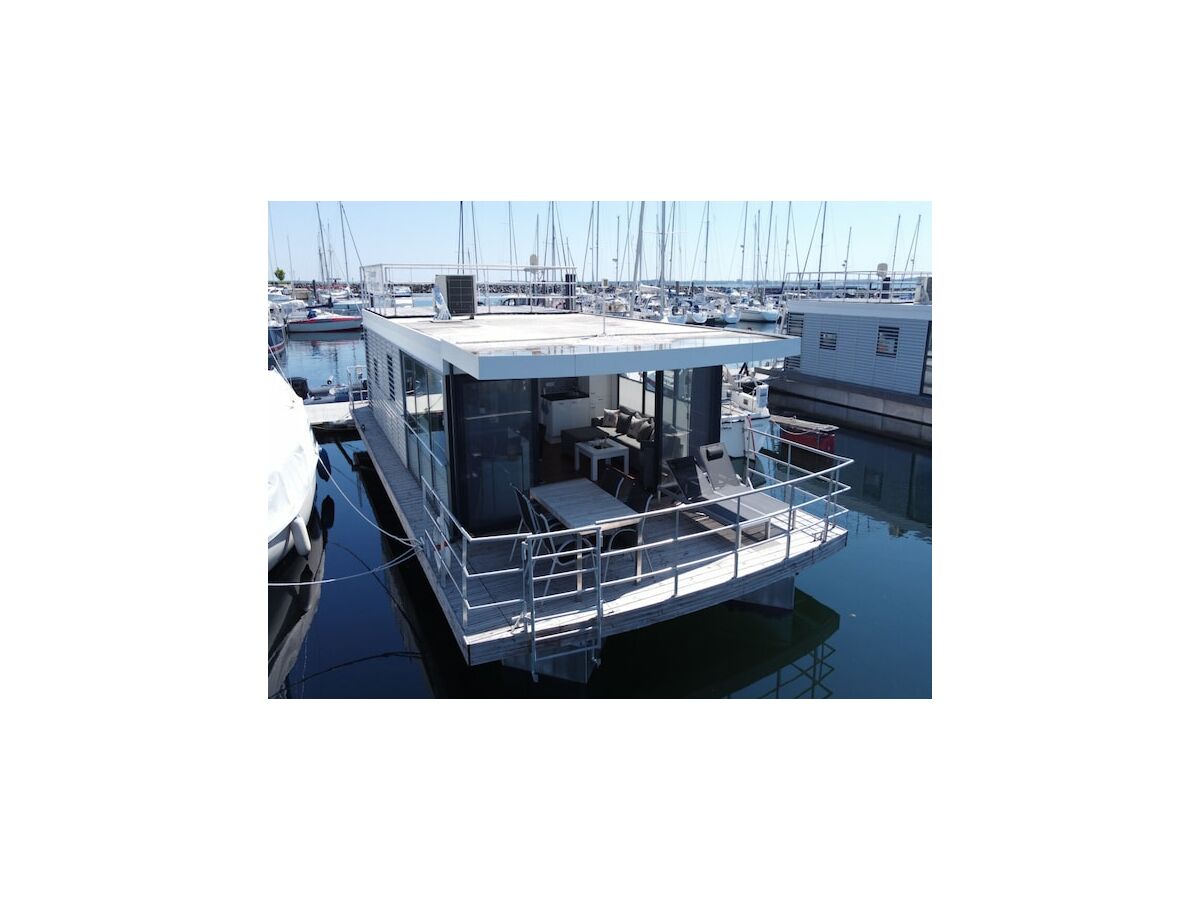 House boat Hausboot in Boltenhagen