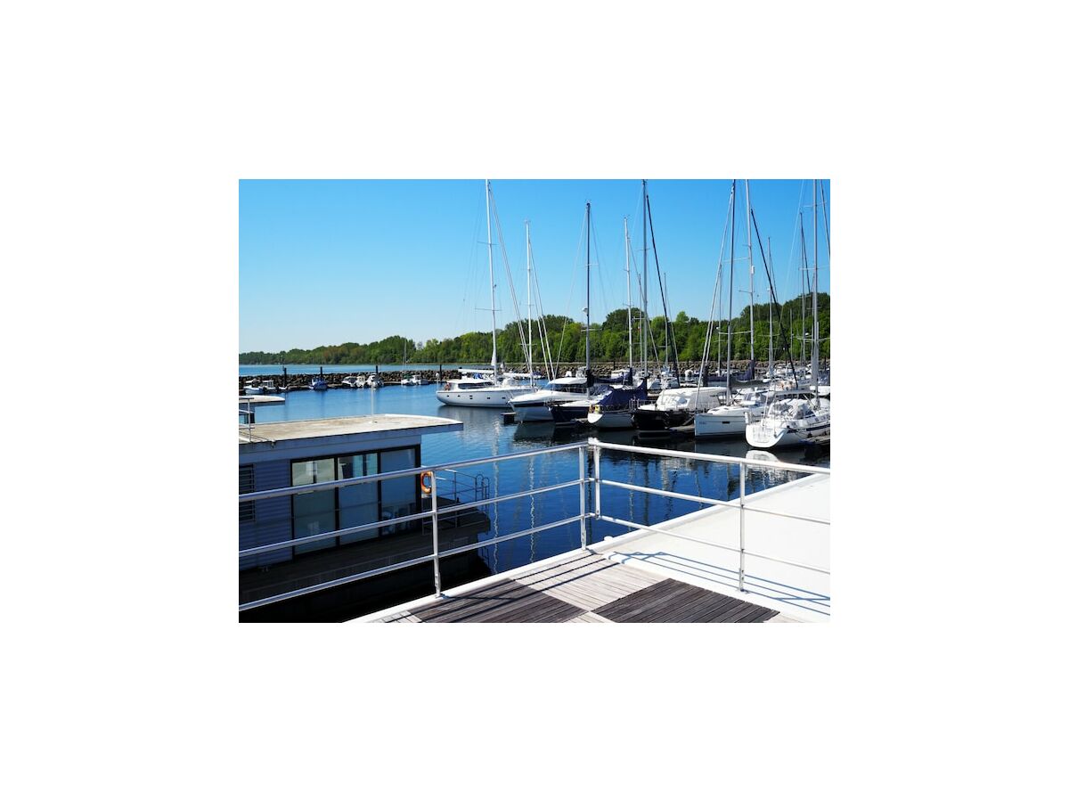 House boat Hausboot in Boltenhagen - Outdoor photo 4