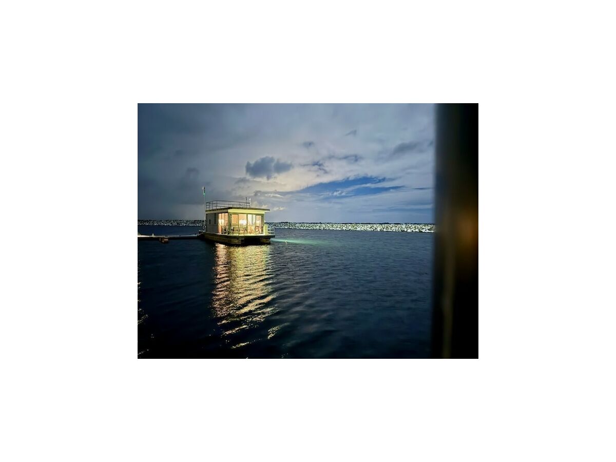 House boat Hausboot in Boltenhagen - Outdoor photo 2