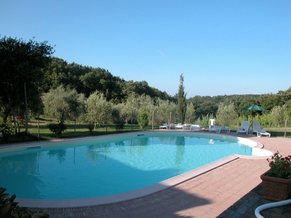 Farmhouse Apartment in Guasticce mit Gemeinschaftspool - Outdoor photo 4