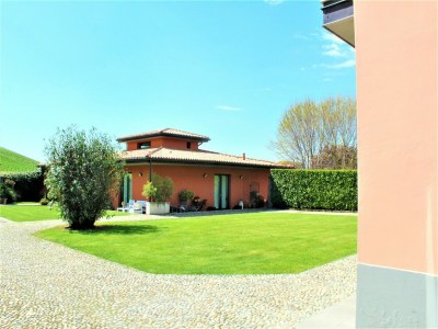 Apartment Apartment in Iseo with Pool - Outdoor photo 11
