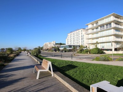 Holiday house LA TOUR CARREE: 3-ROOM APARTMENT - SLEEPS 5 - OCEAN C - Outdoor photo 2