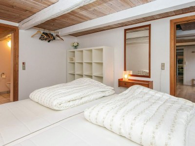 Holiday house House with beautiful garden - Outdoor photo 8