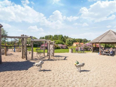 Holiday house House with beautiful garden - Outdoor photo 27