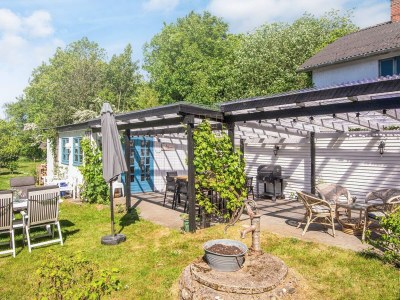 Holiday house House with beautiful garden - Outdoor photo 49