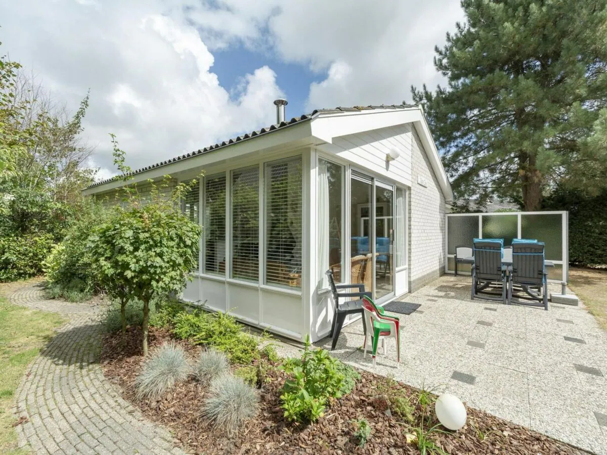 Bungalow Family-friendly holiday home with garden