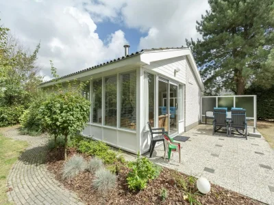 Bungalow Family-friendly holiday home with garden in Sint Maartenszee - Bungalow