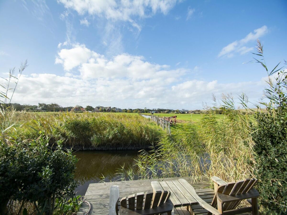 Villa Luxury villa on the water with garden - Outdoor photo 2