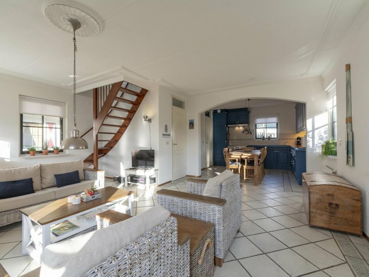 Villa Luxury villa on the water with garden - Outdoor photo 4