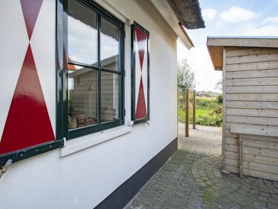 Villa Luxury villa on the water with garden - Outdoor photo 7