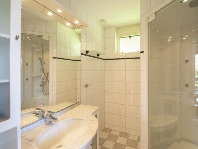 Holiday house Alluring holiday home near beach - Outdoor photo 12