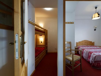 Apartment Apartment in France with Ski Slope Access - Features photo 7