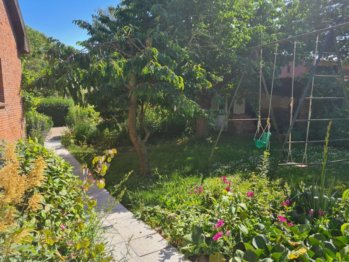 Apartment Retreat with Garden & Family Amenities