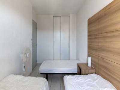 Apartment Modern Seaside Apartment - Features photo 8