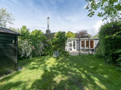 Bungalow Trendy holiday home with patio - Outdoor photo 3