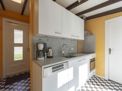 Bungalow Trendy holiday home with patio - Outdoor photo 4