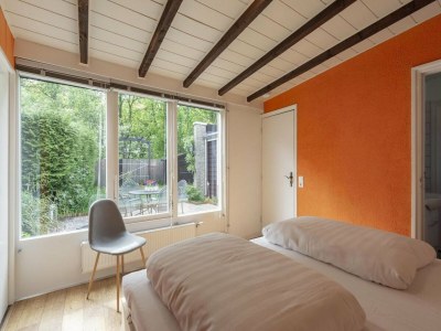 Bungalow Trendy holiday home with patio - Outdoor photo 8