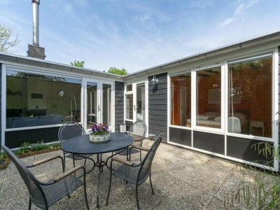 Bungalow Trendy holiday home with patio - Outdoor photo 10