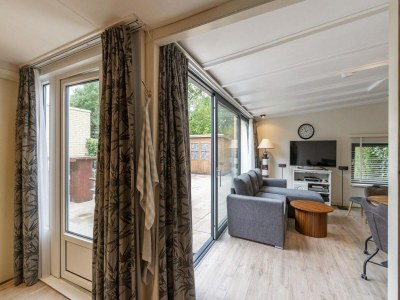 Bungalow Astounding bungalow with garden - Outdoor photo 5