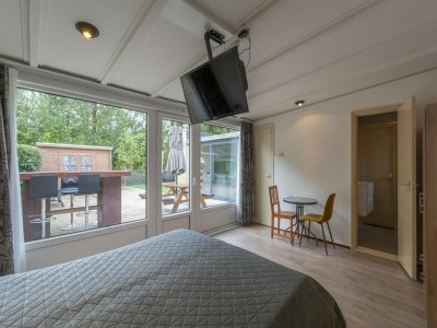 Bungalow Astounding bungalow with garden - Outdoor photo 6