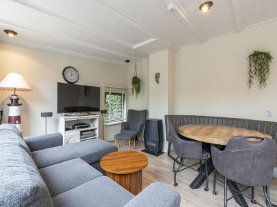 Bungalow Astounding bungalow with garden - Outdoor photo 7