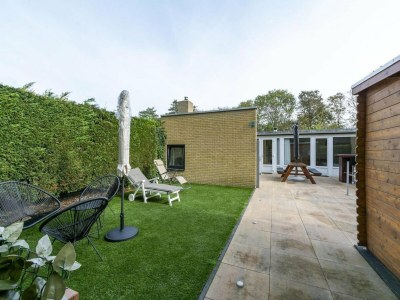 Bungalow Astounding bungalow with garden - Outdoor photo 10