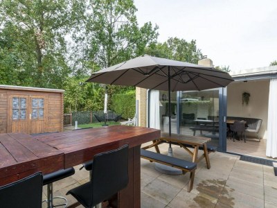 Bungalow Astounding bungalow with garden - Outdoor photo 11