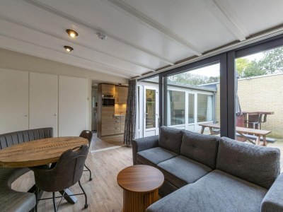 Bungalow Astounding bungalow with garden - Outdoor photo 18