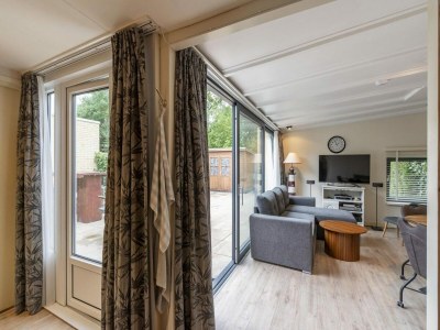 Bungalow Astounding bungalow with garden - Outdoor photo 25