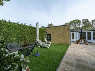 Bungalow Astounding bungalow with garden - Outdoor photo 27