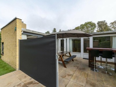 Bungalow Astounding bungalow with garden - Outdoor photo 29