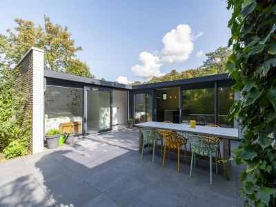 Bungalow Lovely Bunglow with patio in Sint Maartenszee - Bungalow