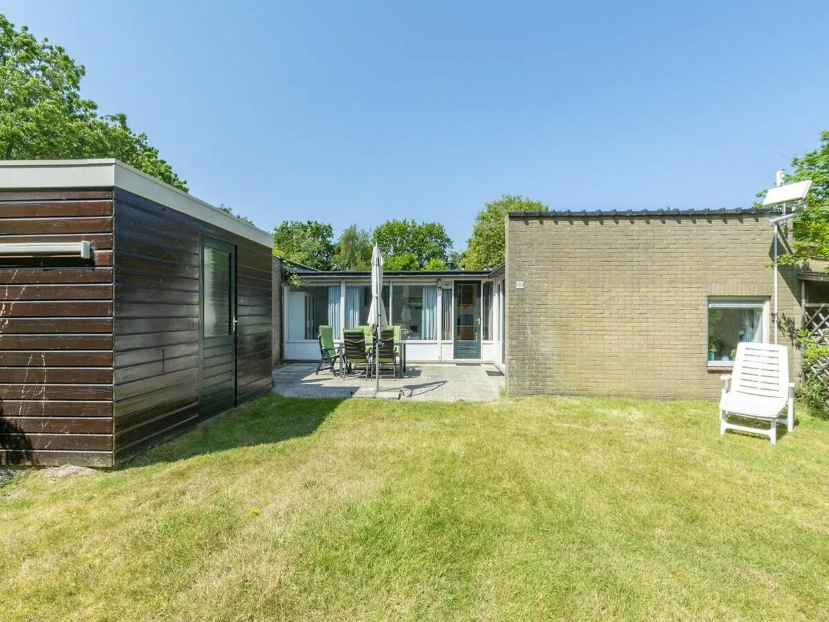 Bungalow Lovely bungalow with patio - Outdoor photo 2