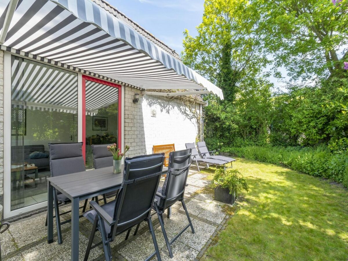 Holiday house Cozy holiday home with pool - Outdoor photo 2