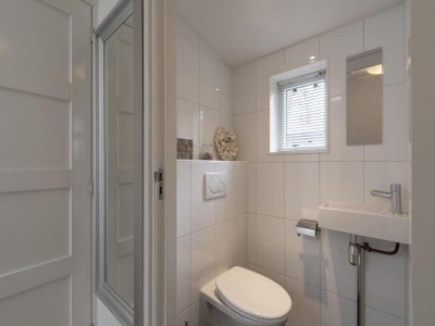 Holiday house Stylish bungalow at Duinland park with patio - Outdoor photo 7