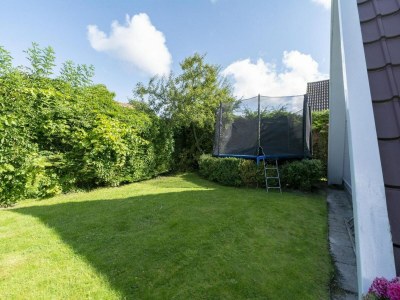 Holiday house Home with beautiful lawn - Outdoor photo 9