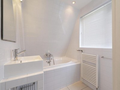 Holiday house Home with beautiful lawn - Outdoor photo 18