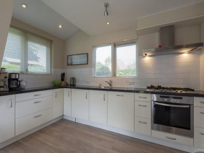 Holiday house Home with beautiful lawn - Outdoor photo 32