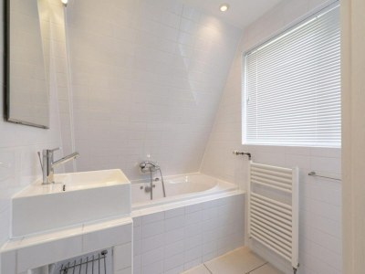 Holiday house Home with beautiful lawn - Outdoor photo 36