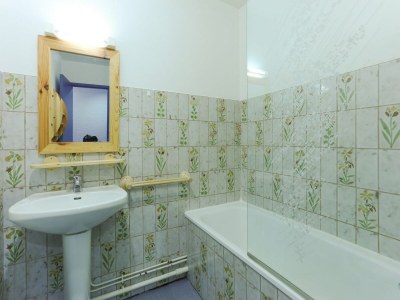 Apartment Alpine Retreat with Balcony - Features photo 8