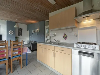 Bungalow Spacious bungalow with lawn - Outdoor photo 14