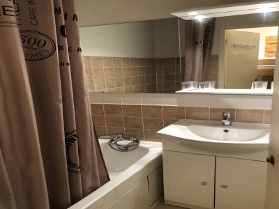 Apartment Cozy First-Floor Apartment - Features photo 5