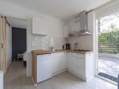 Holiday house Vibrant Holiday home with garden - Outdoor photo 7