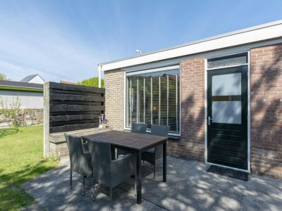 Holiday house Vibrant Holiday home with garden - Outdoor photo 11