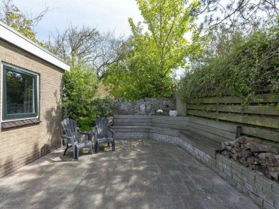 Holiday house Vibrant Holiday home with garden - Outdoor photo 12